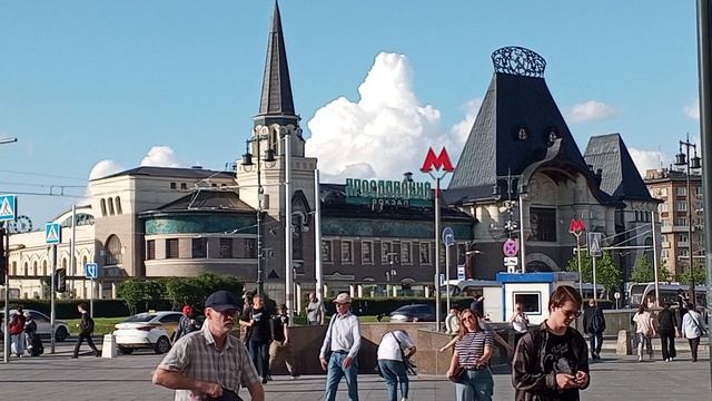 ПЛОЩАДЬ ТРЁХ ВОКЗАЛОВ