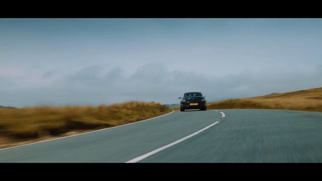 Корреция зрения: новый Bentley Continental Flying Spur лишился пары «глаз»
