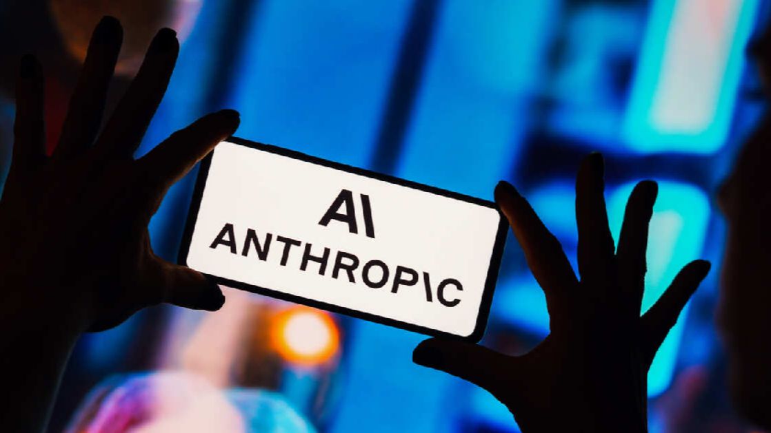 Anthropic допустила остановку разработки ИИ из-за риска саморазвития моделей