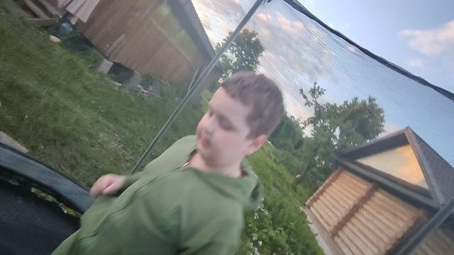 играем на батуте в разные игры