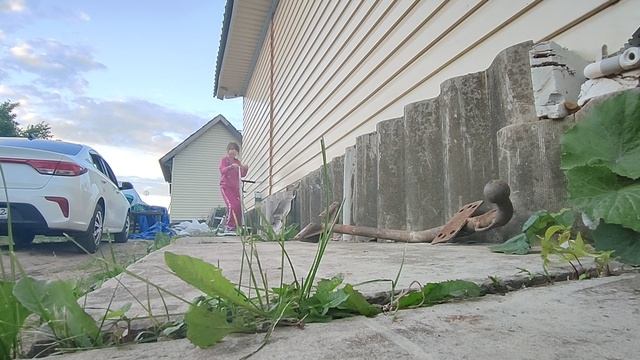 катаемся на самокате и делаем трюки