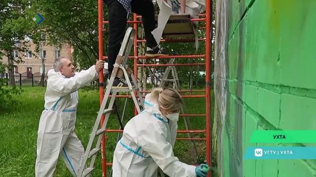 На здании Ухтинского роддома теперь есть символ любящей семьи и новой жизни