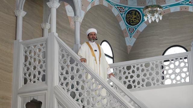 Бюгюннгю хутба: «Ислам дин къул-къарауаш болуудан азатлайды»
