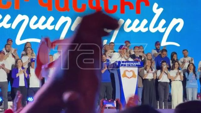 Митинг сторонников партии 