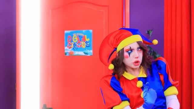 Как пронести сладости в The Amazing Digital Circus! Экстремальные прятки в коробках челлендж!