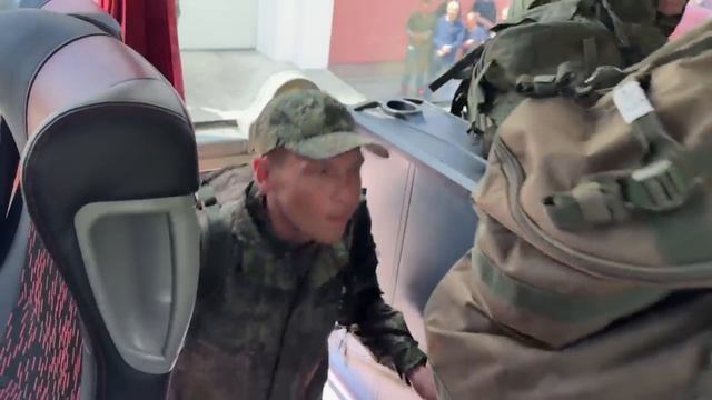 185 российских военных вернулись из плена.