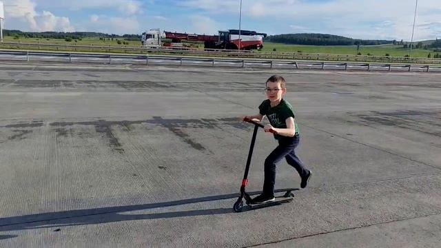 Трюки на трюковом самокате