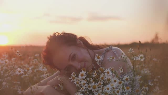 Стих. Я бегу в поля ромашки. Автор Ирина Исхакова