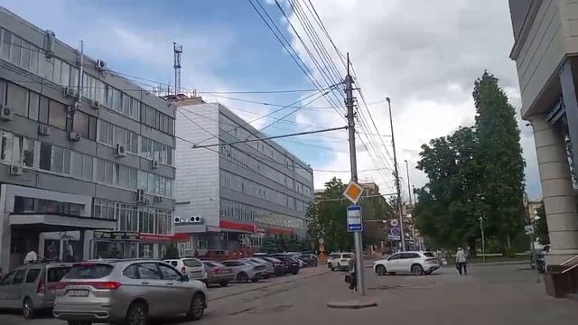Так живём! Улицы украшают здания? Поэтому они такие разные...