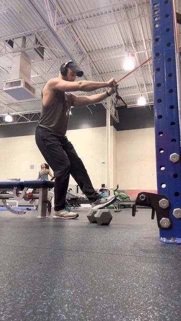 Band Assisted Single Leg Box Squat | Присед на скамью на 1 ноге с ассист резиной