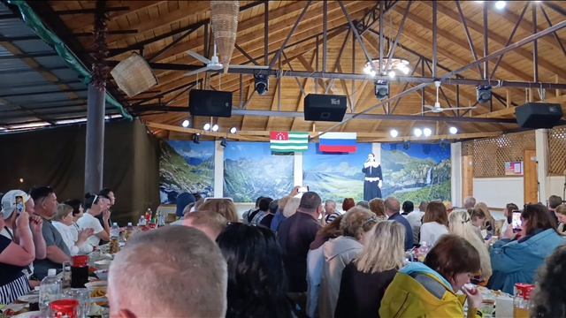 Абхазское застолье в селе Дурипш 08.05.2026. Речь представителя Минтуризма РА. Поёт Хатуна Тарба.