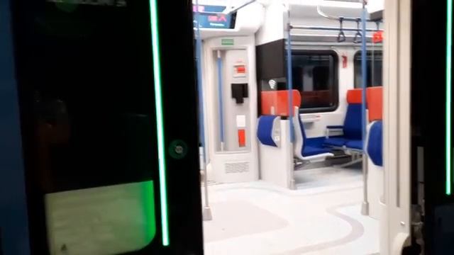 Электропоезд ЭГ2Тв нового образца сообщением Подольск- Нахабино D2
