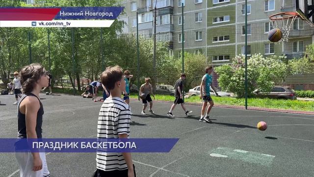 Любительский турнир по стритболу в формате 3x3 организовали в одном из дворов Нижнего Новгорода