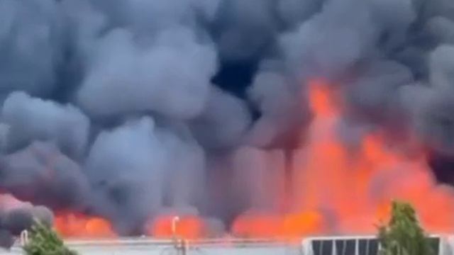 В Днепре последствия от небольшого прилёта баллистики по ВПК Украины