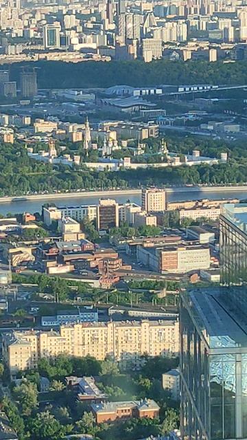 Вид на Новодевичий монастырь с 90-го этажа башни Федерация