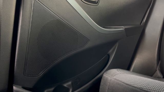Замена штатной акустики в задних дверях Hyundai I30 (2014 г., 2‑е поколение): HANNIBAL BLACKOUT‑165
