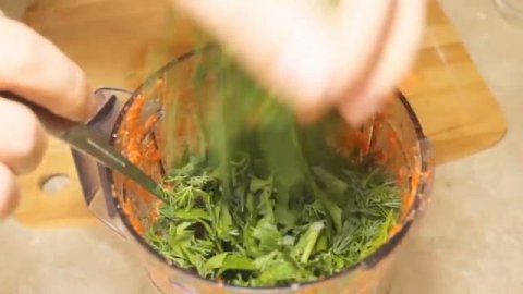 Салат из помидоров - готовлю постоянно, пикантный и вкусный.