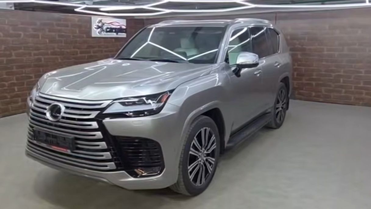 Lexus LX700