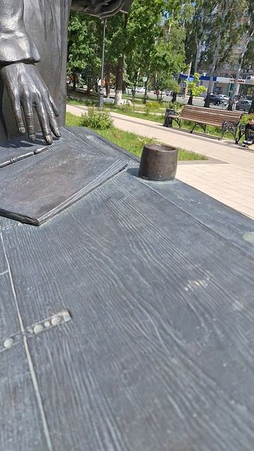памятник всем учителям