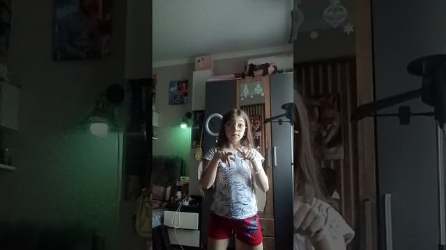 1000024941.mp4 танцуем