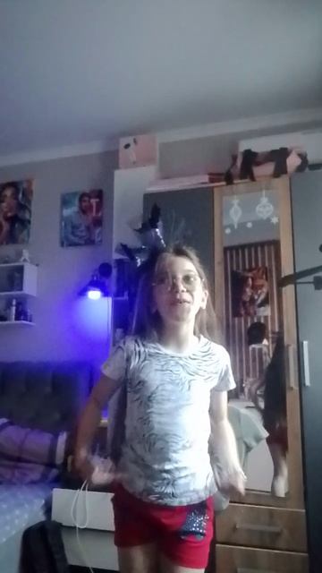 1000024940.mp4 танцуем