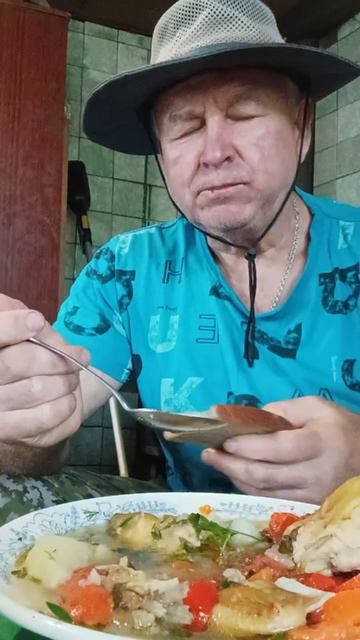 На обед чай и шурпа. Приятного всем аппетита.