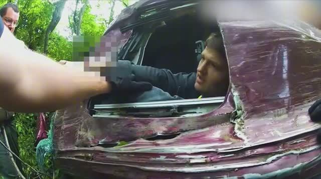 Полиция преследует мужчину, убившего всю свою семью