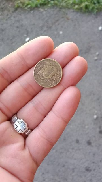 Положите монету под подушку и увидите что будет