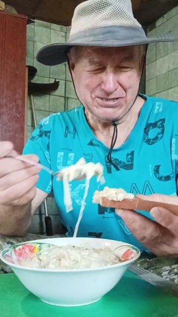 На перекус запечённые баклажаны с чесноком и моинезом.Приятного всем аппетита.