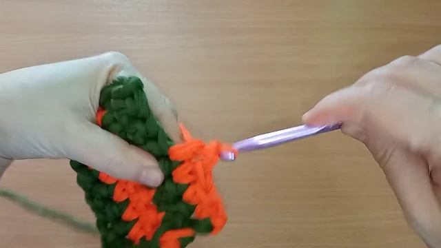 Вяжем двухцветный узор крючком