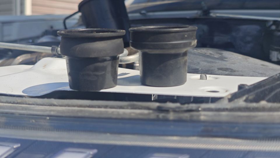 НИВА Тревел, вода в салоне?