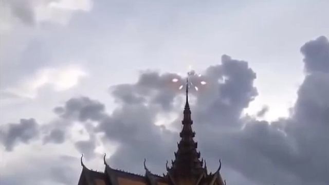 Аномалия Над Дворцом в Пномпене