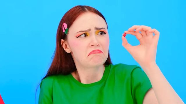 Игра в Кальмара в Реальной Жизни Челлендж от KiKi Challenge