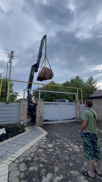 07.06.2026. Место доставки: село Кадниково, г. Екатеринбург. Выгрузка валуна яшмы.