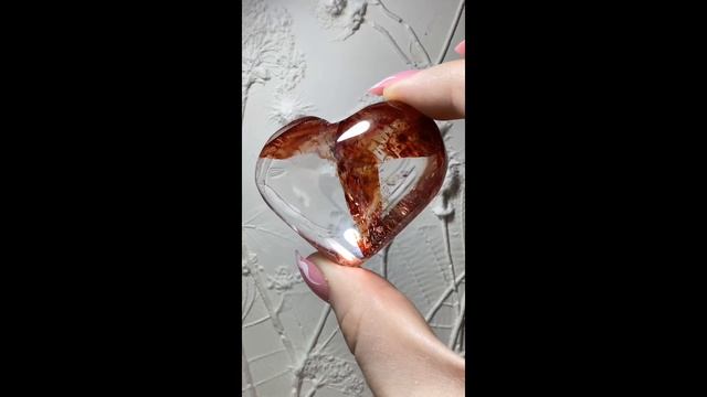 Горный хрусталь с оксидами железа, сердце