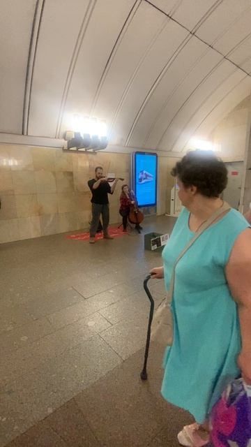 Классическая музыка в метро Москвы .