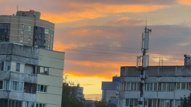 Какой красивый закат в период белых ночей в Свнкт-Петербурге