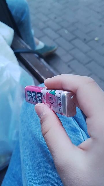 показываю вам покупки и показываю памятник
