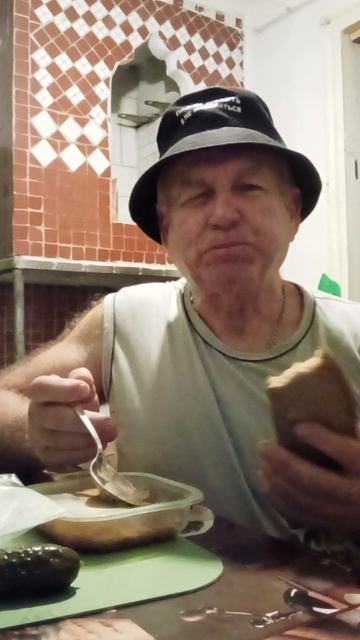 На ужин чай и холодец. Приятного всем аппетита.