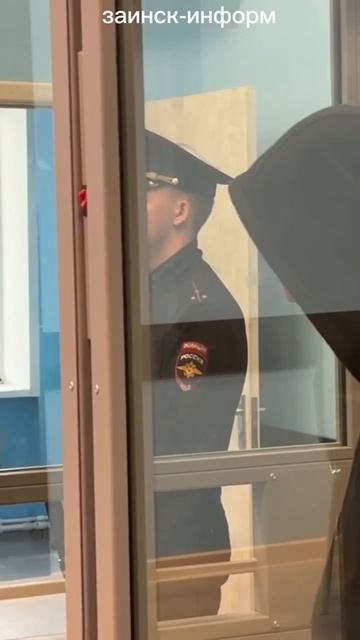 Он извинился, но не перед ней