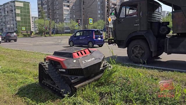 В Братске появился робот-косильщик
