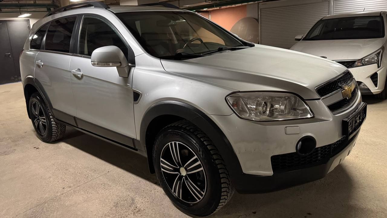 Chevrolet Captiva; 3.2 АT; 2011; Серый