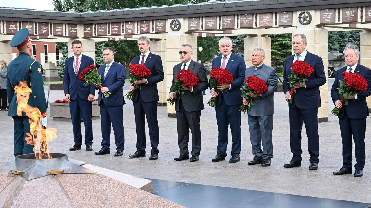 Церемония возложения цветов к Вечному огню, Казань, 10 июня 2026 года