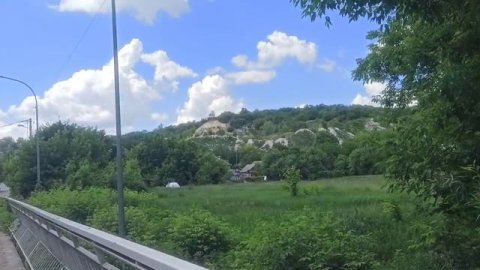 На мостике у реки.В родных местах.10.06.26