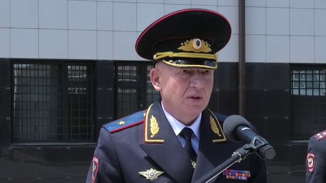На плацу МВД по КЧР состоялось торжественное поднятие флагов, приуроченное ко Дню России