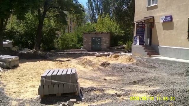 Мариуполь 🛥️ сегодня внутри дворовые работы,во многих дворах, больше недели без электричества.