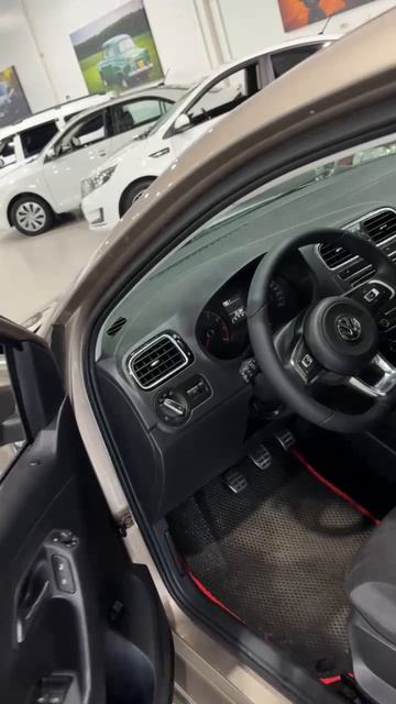 Продается VOLKSWAGEN Polo /Авто с пробегом