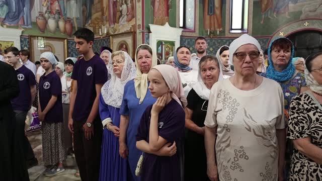 Митрополит Калужский и Боровский Климент провел литургию в Армавире