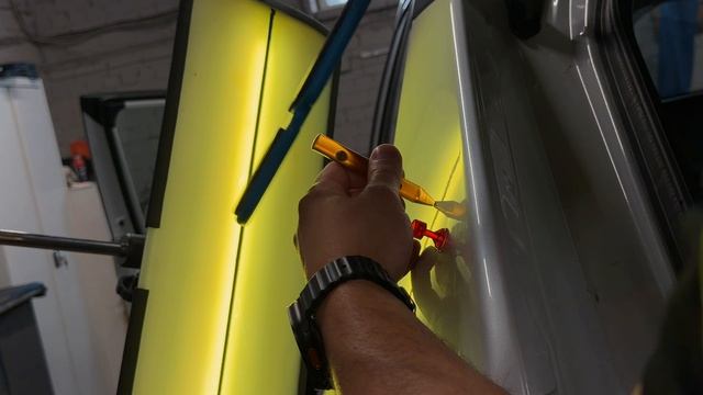 Ремонт вмятины на заднем крыле Toyota RAV4. — часть 1