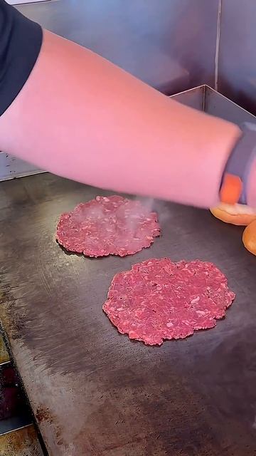 чизбургер Лава за 2300 иен/1000 руб